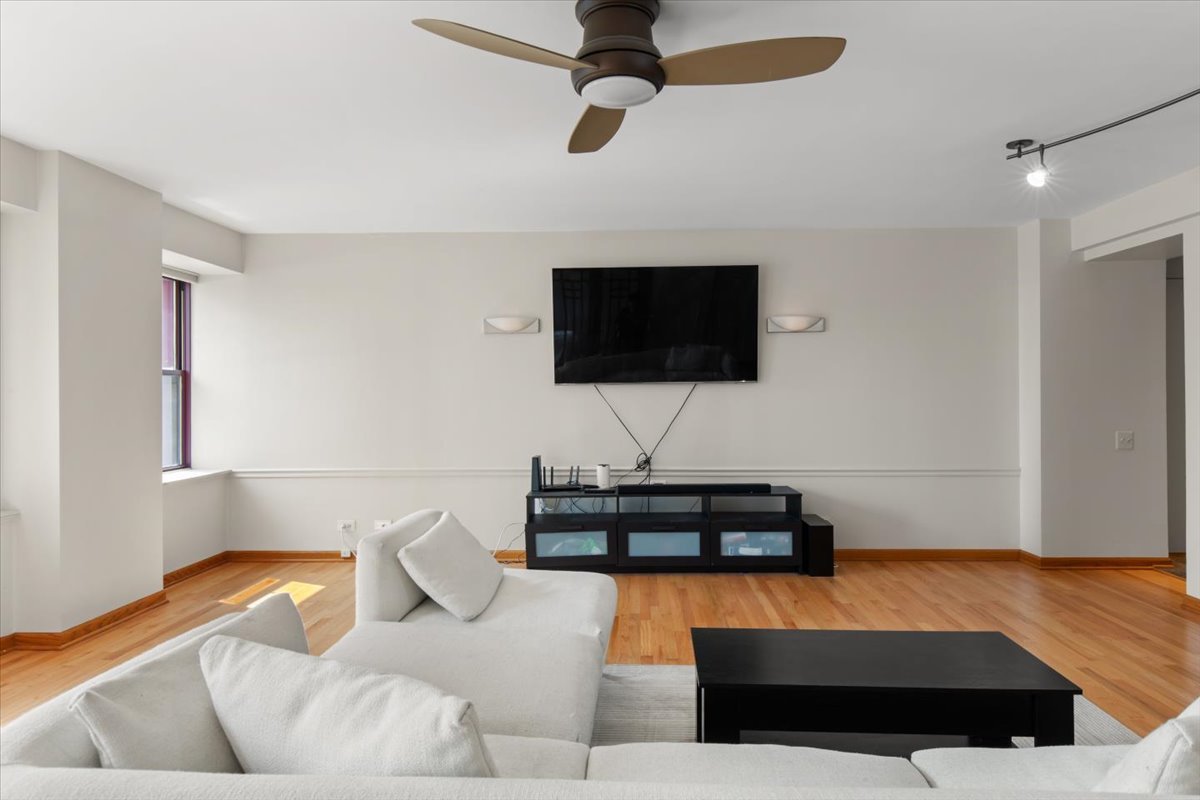40 E 9TH Street Unit: 1205