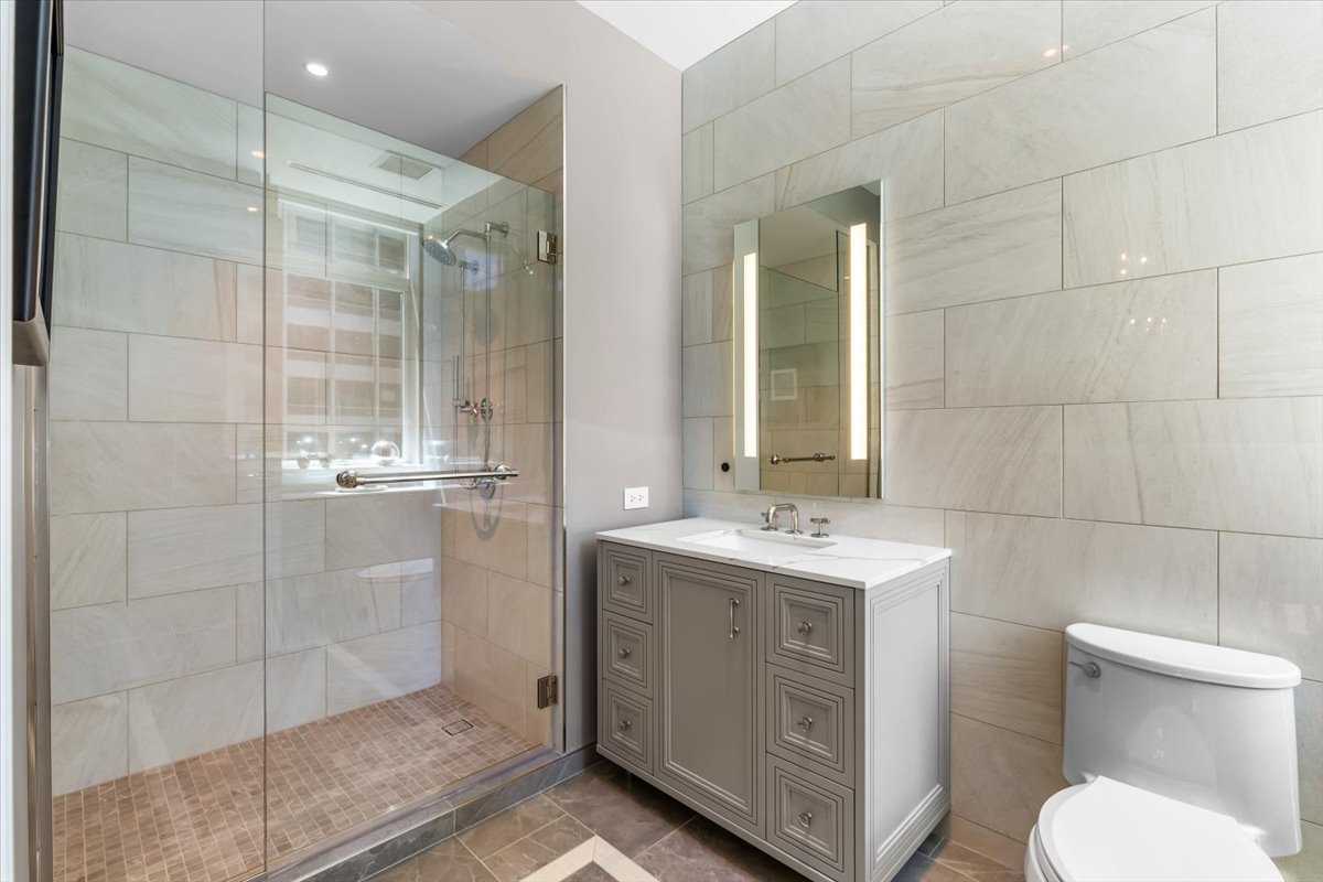 435 N Michigan Avenue Unit: 401