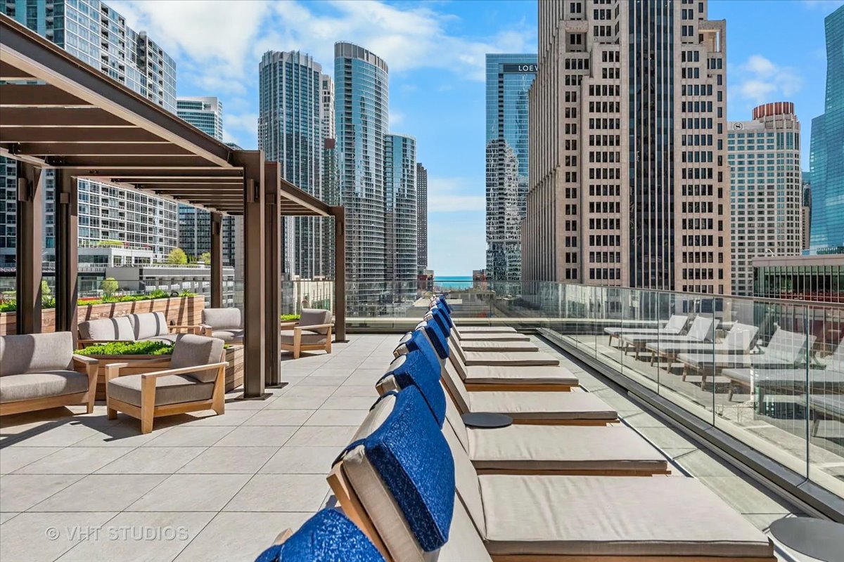 435 N Michigan Avenue Unit: 401