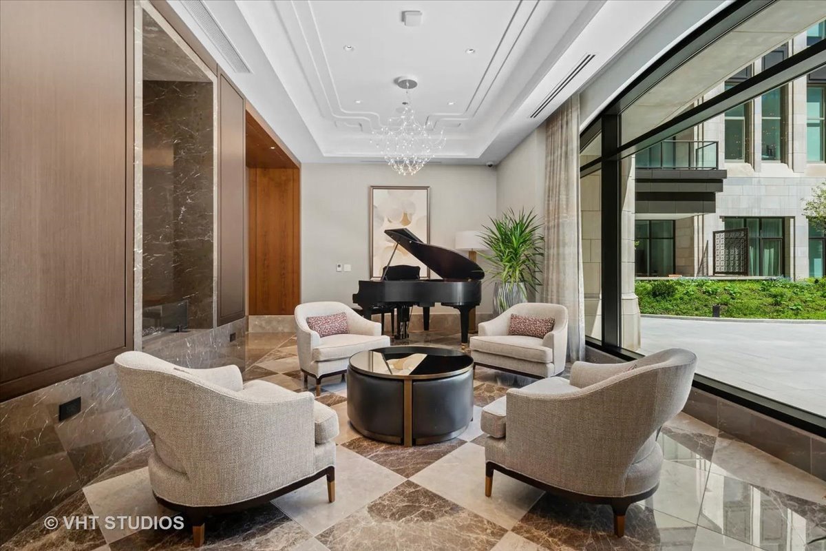 435 N Michigan Avenue Unit: 401