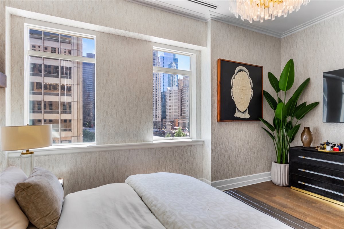 435 N Michigan Avenue Unit: 401