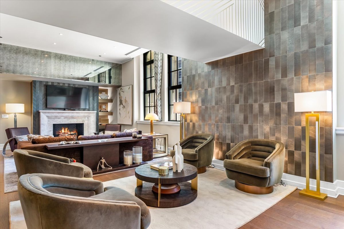 435 N Michigan Avenue Unit: 401