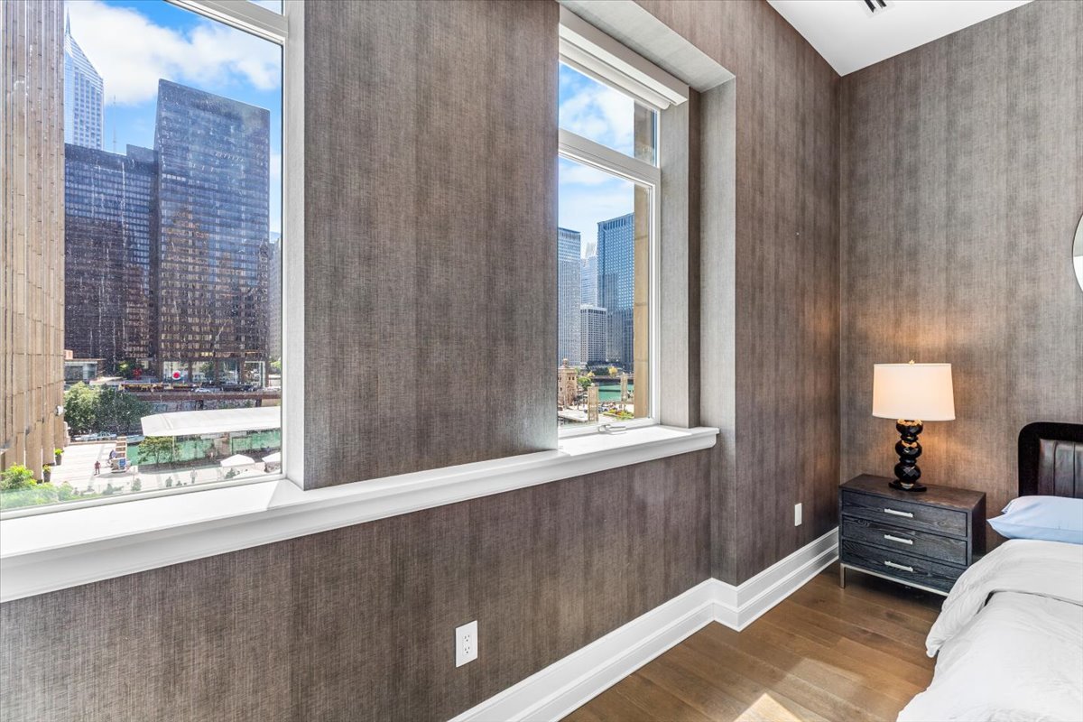 435 N Michigan Avenue Unit: 401
