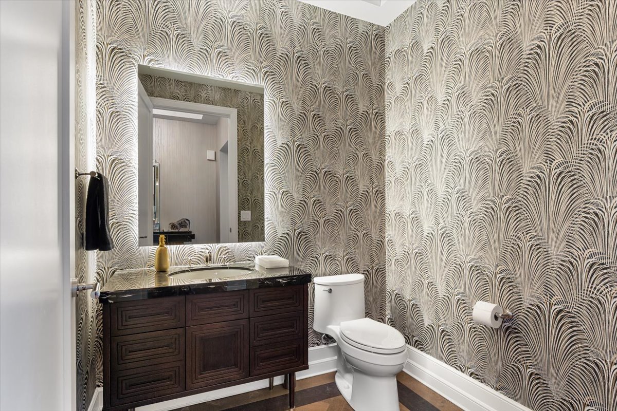435 N Michigan Avenue Unit: 401