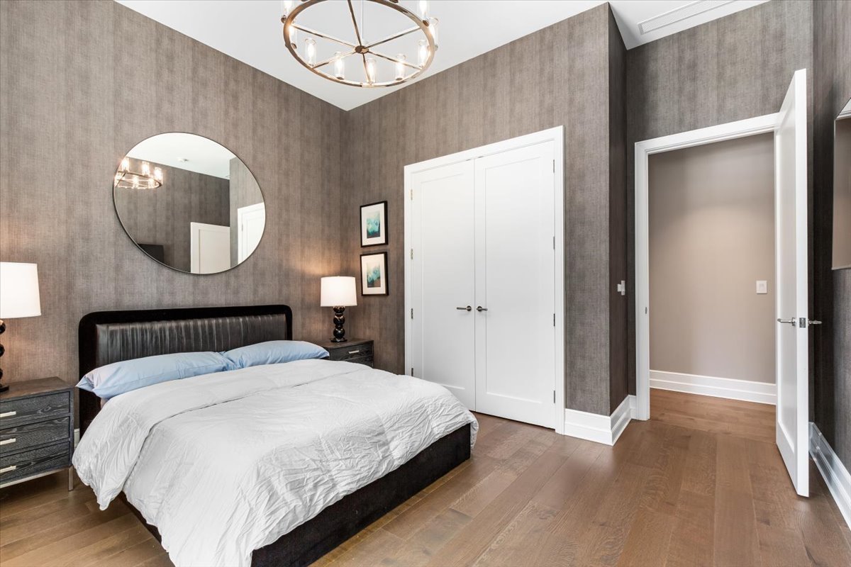 435 N Michigan Avenue Unit: 401
