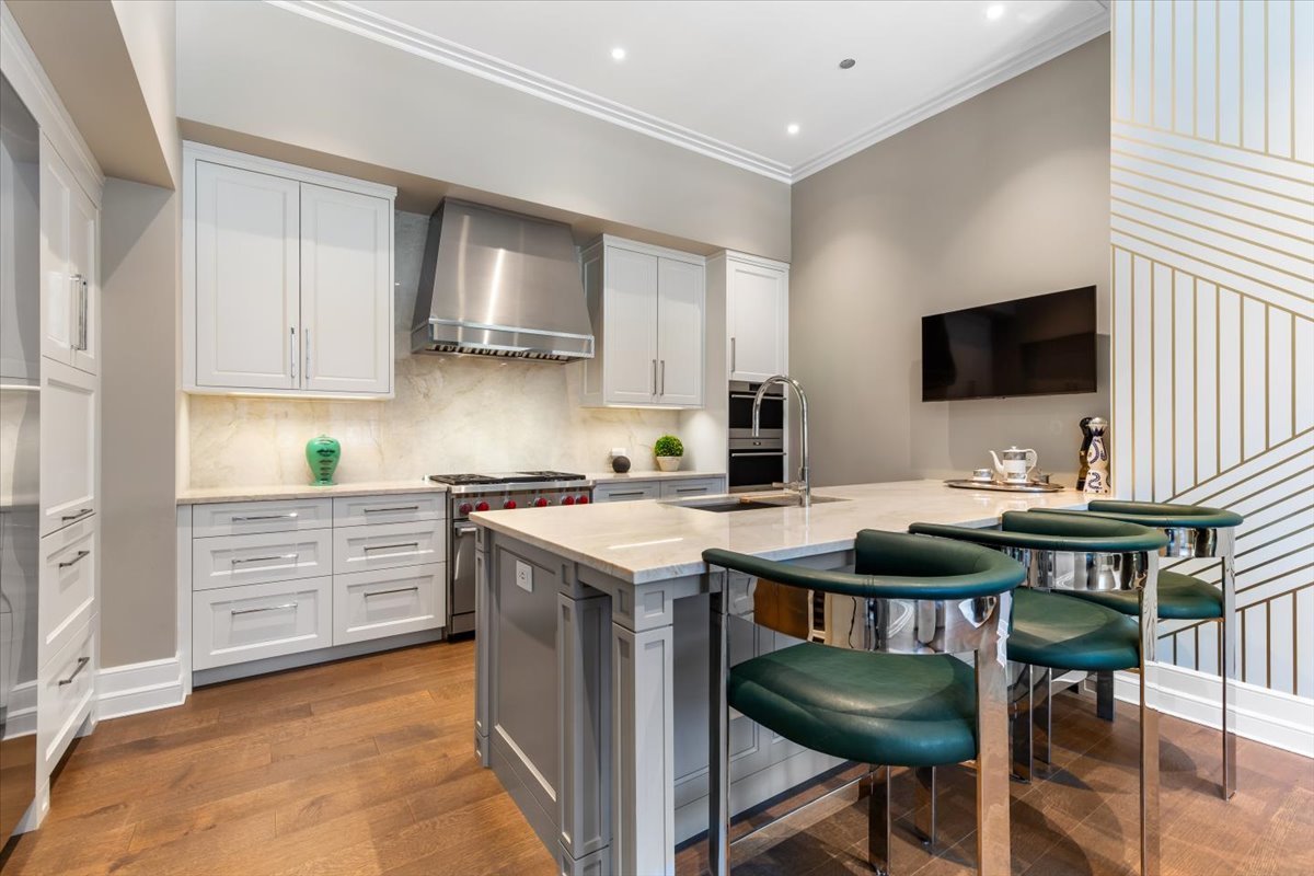 435 N Michigan Avenue Unit: 401