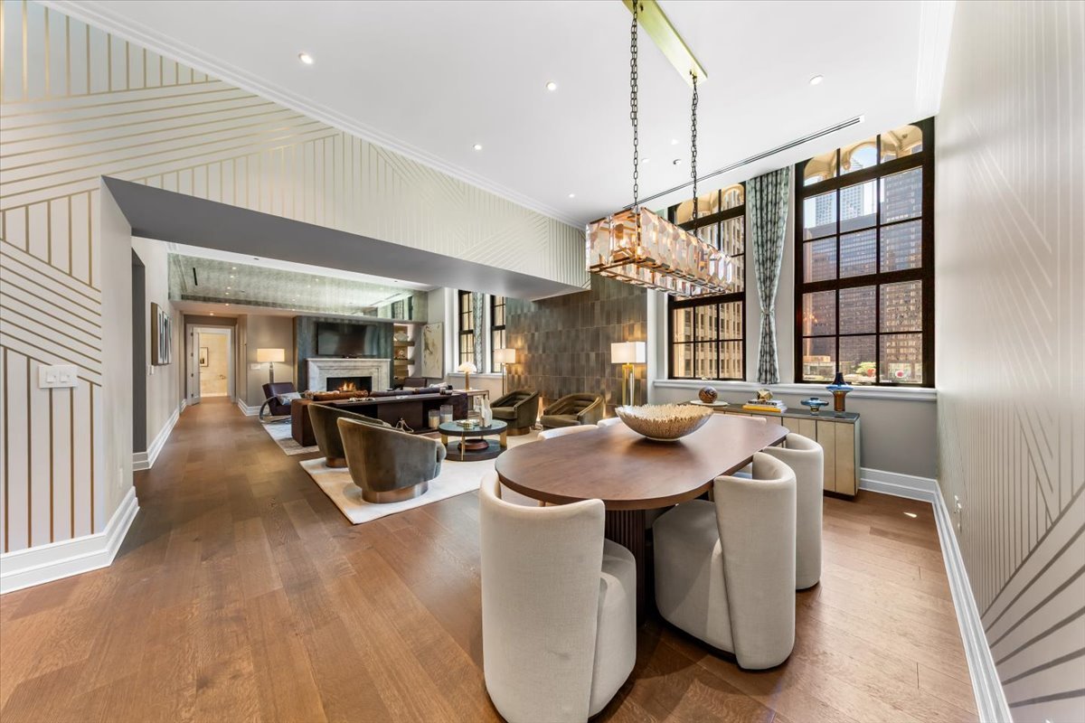 435 N Michigan Avenue Unit: 401