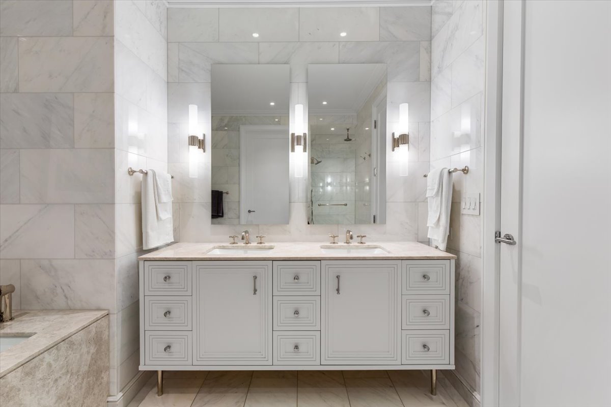 435 N Michigan Avenue Unit: 401