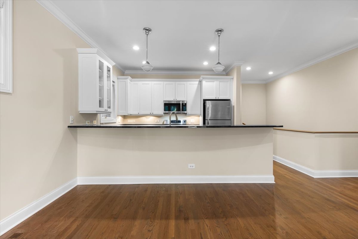 2717 N SOUTHPORT Avenue Unit: 1N