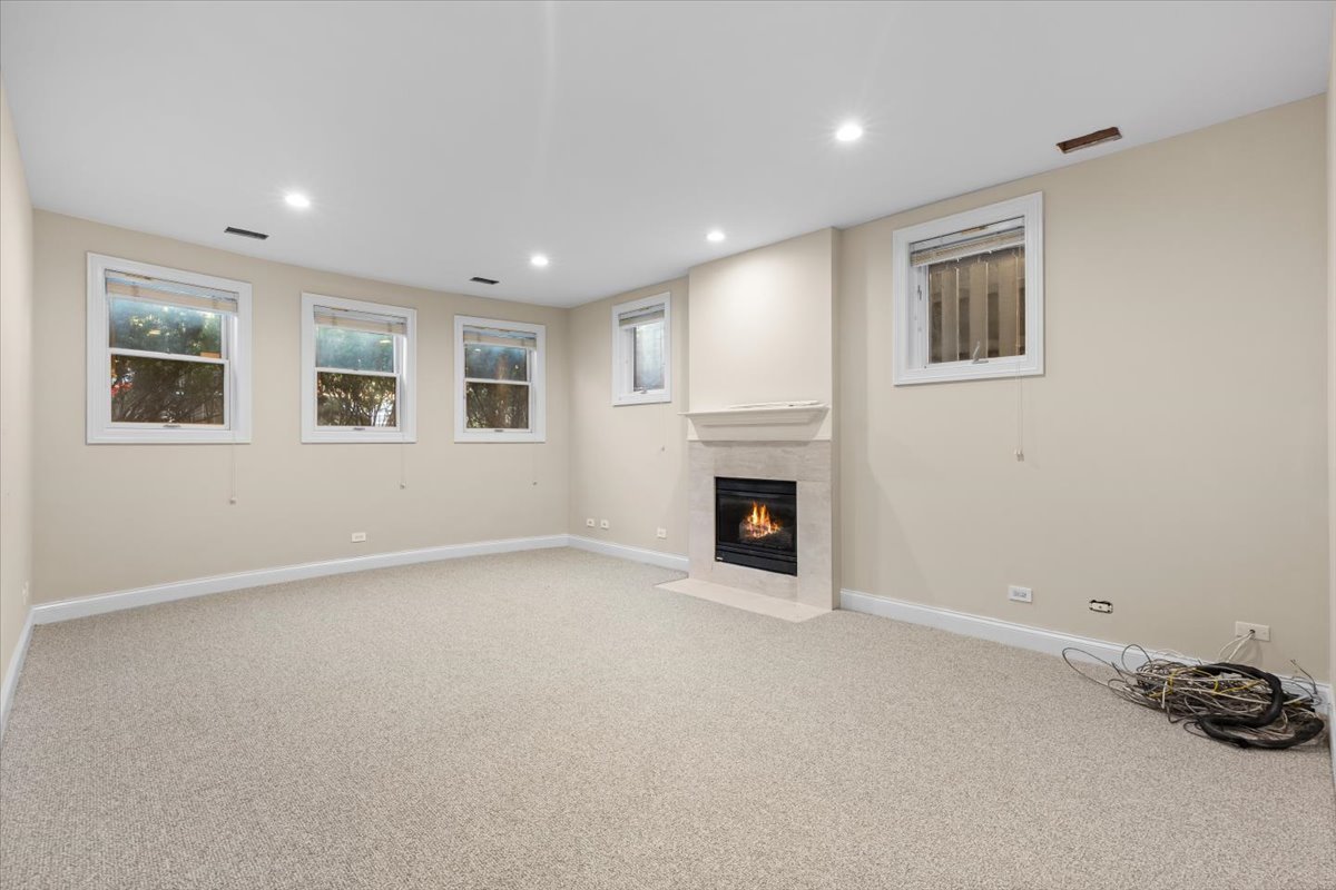 2717 N SOUTHPORT Avenue Unit: 1N