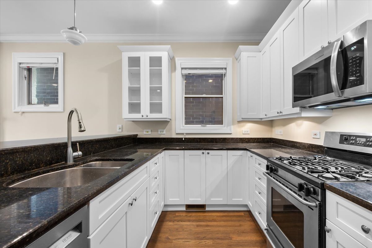 2717 N SOUTHPORT Avenue Unit: 1N