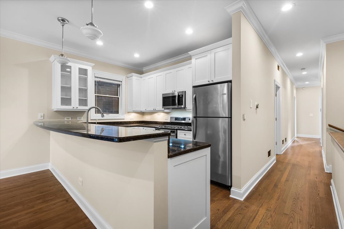 2717 N SOUTHPORT Avenue Unit: 1N
