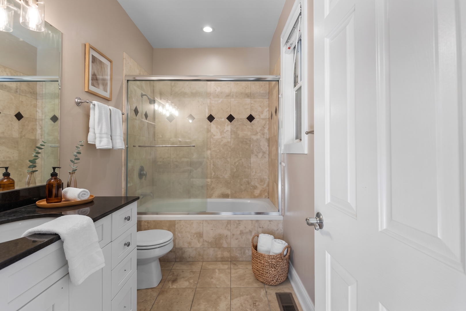 2717 N SOUTHPORT Avenue Unit: 1N