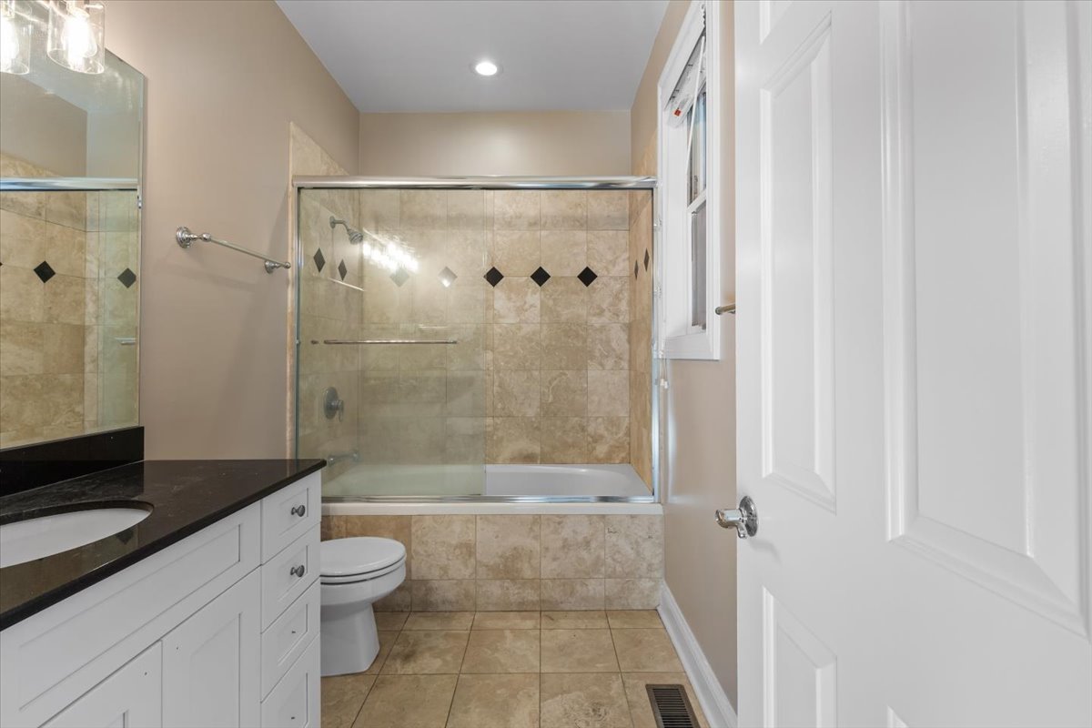 2717 N SOUTHPORT Avenue Unit: 1N