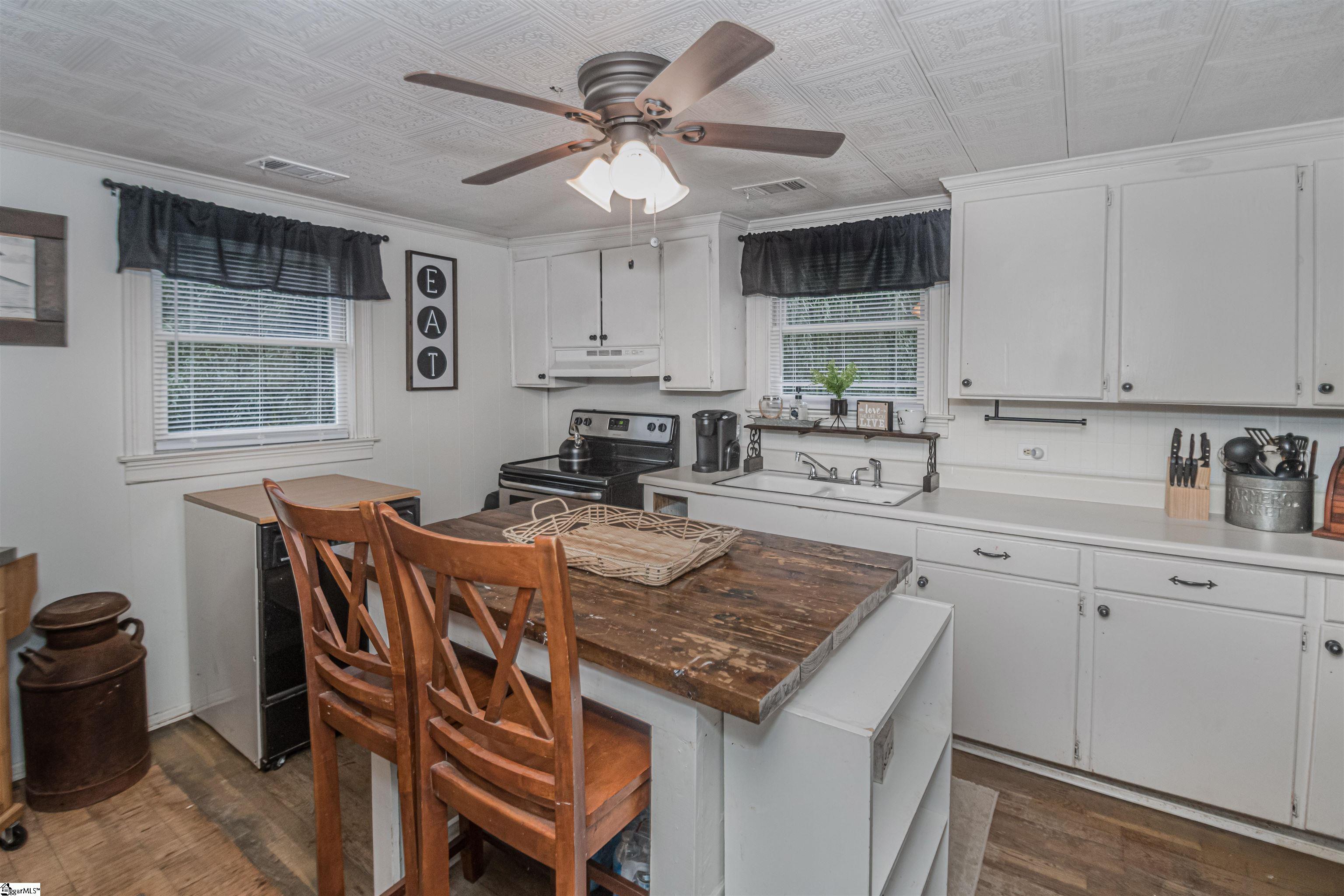 106 W Chapman Road