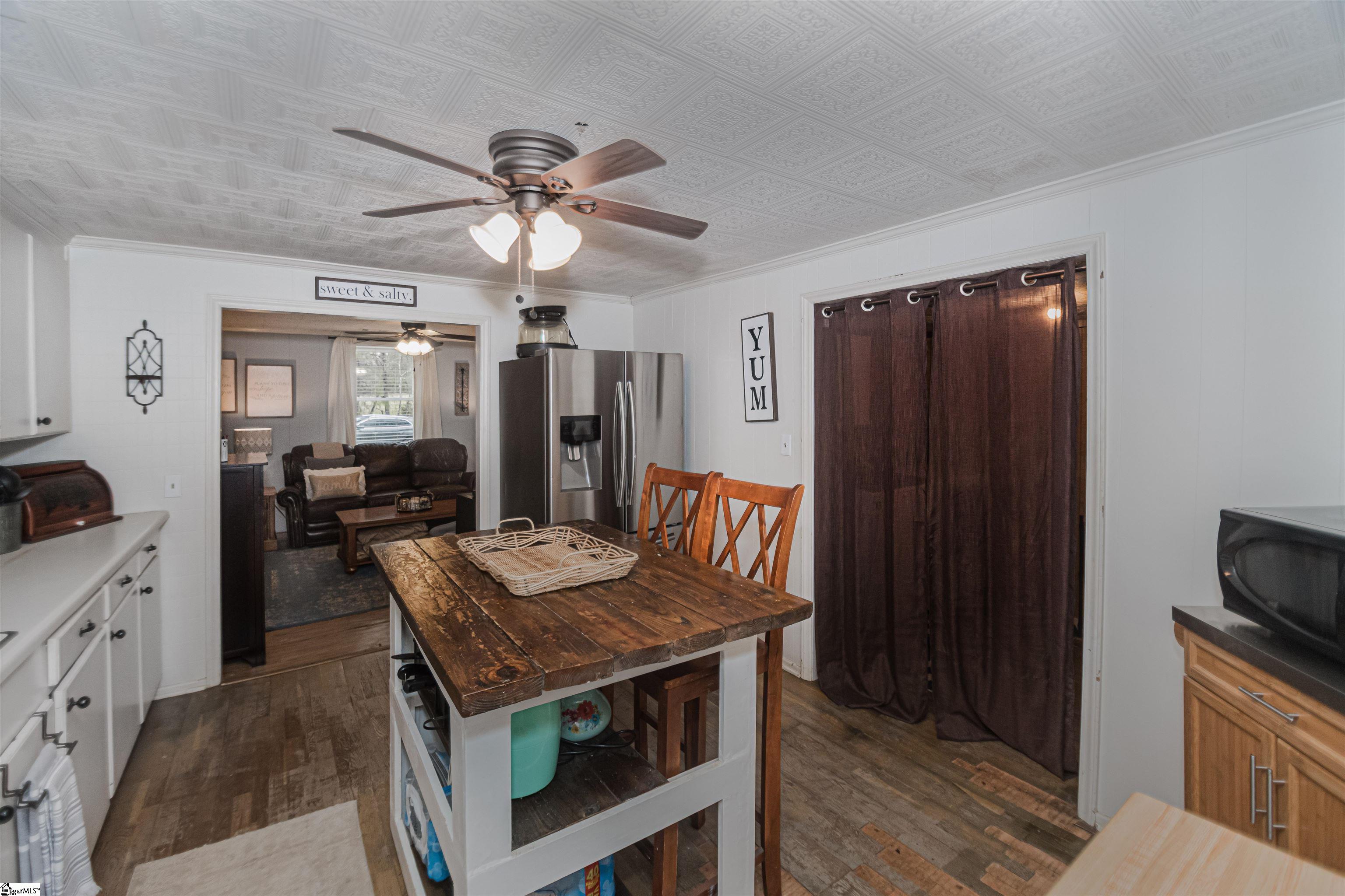 106 W Chapman Road