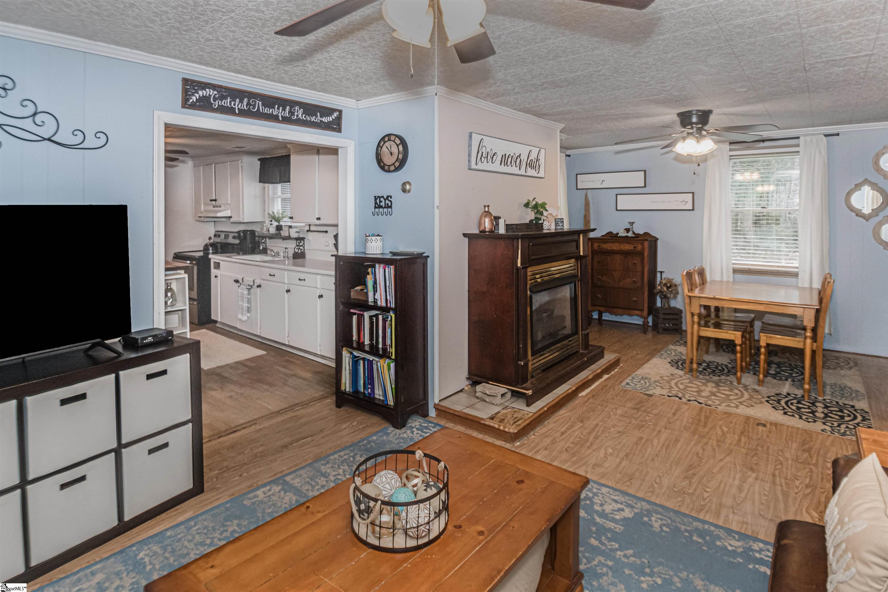106 W Chapman Road