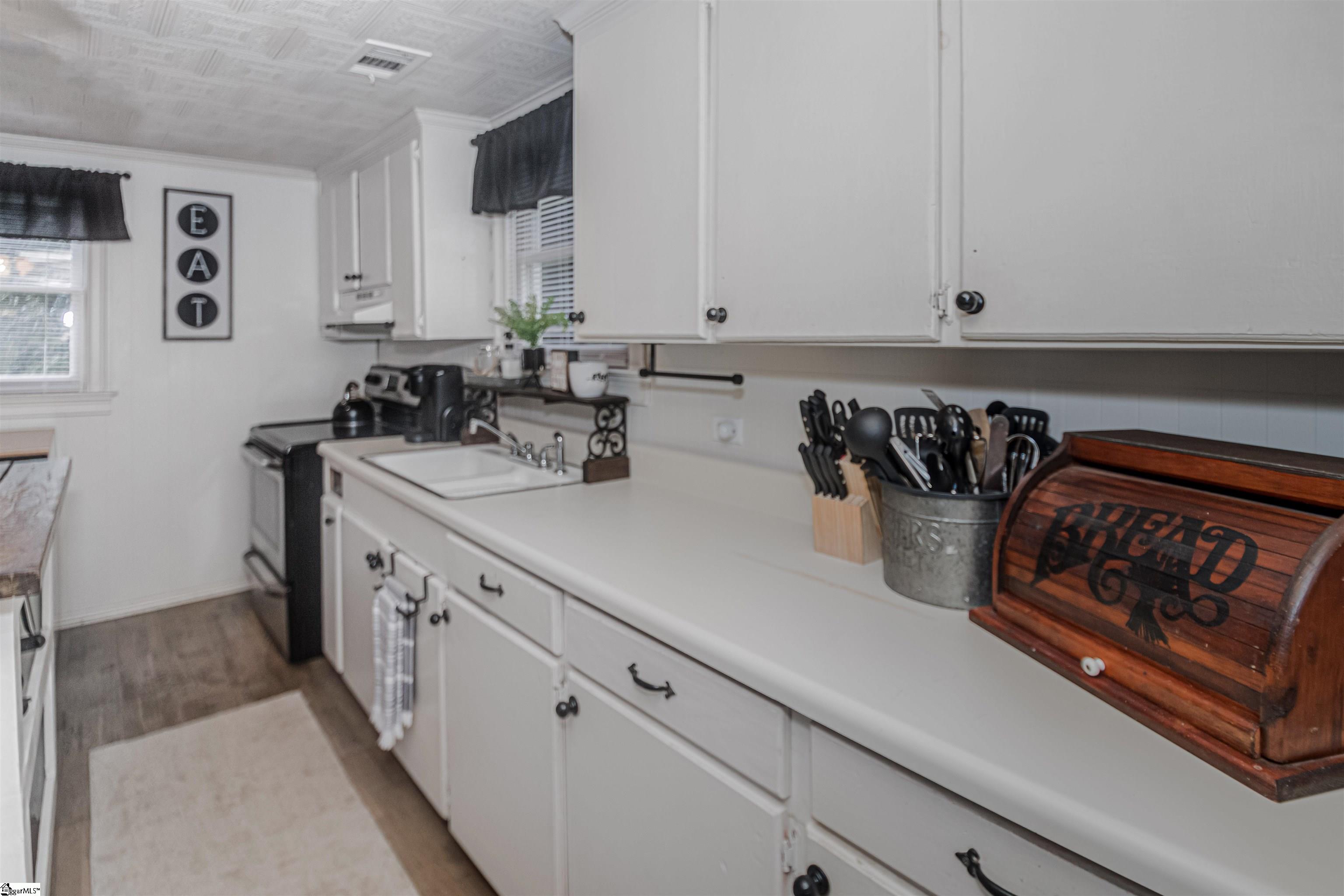 106 W Chapman Road