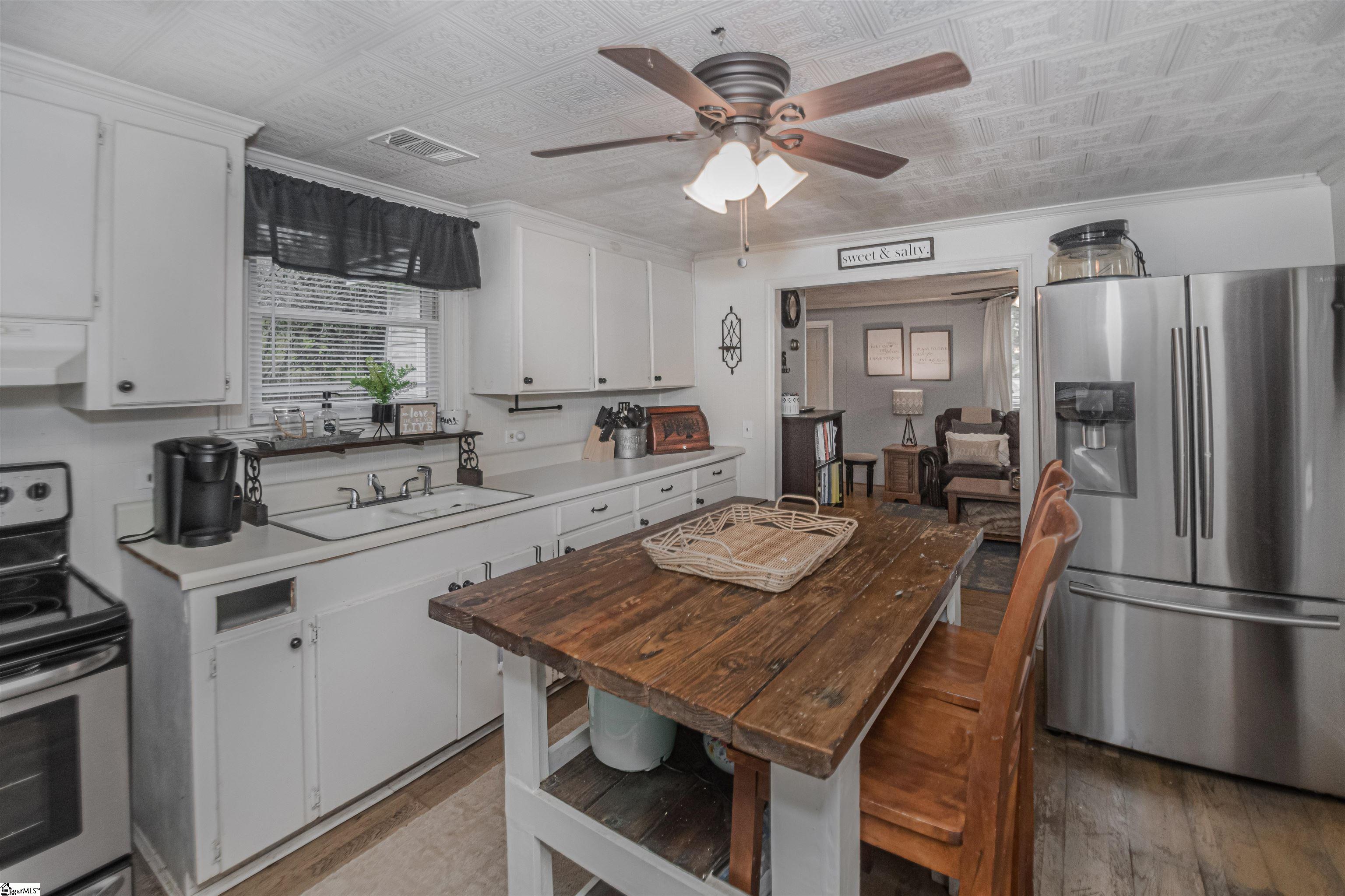 106 W Chapman Road