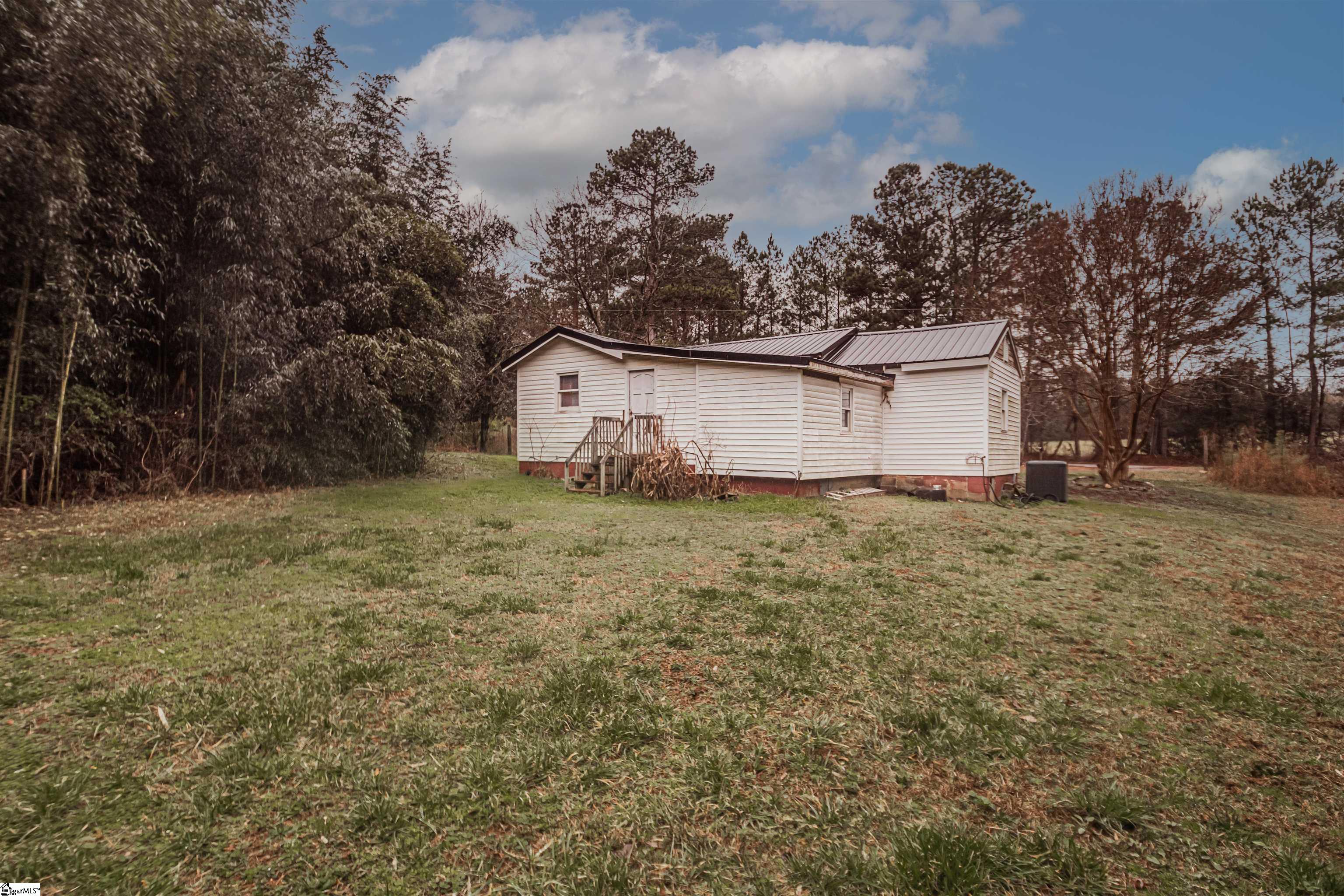 106 W Chapman Road