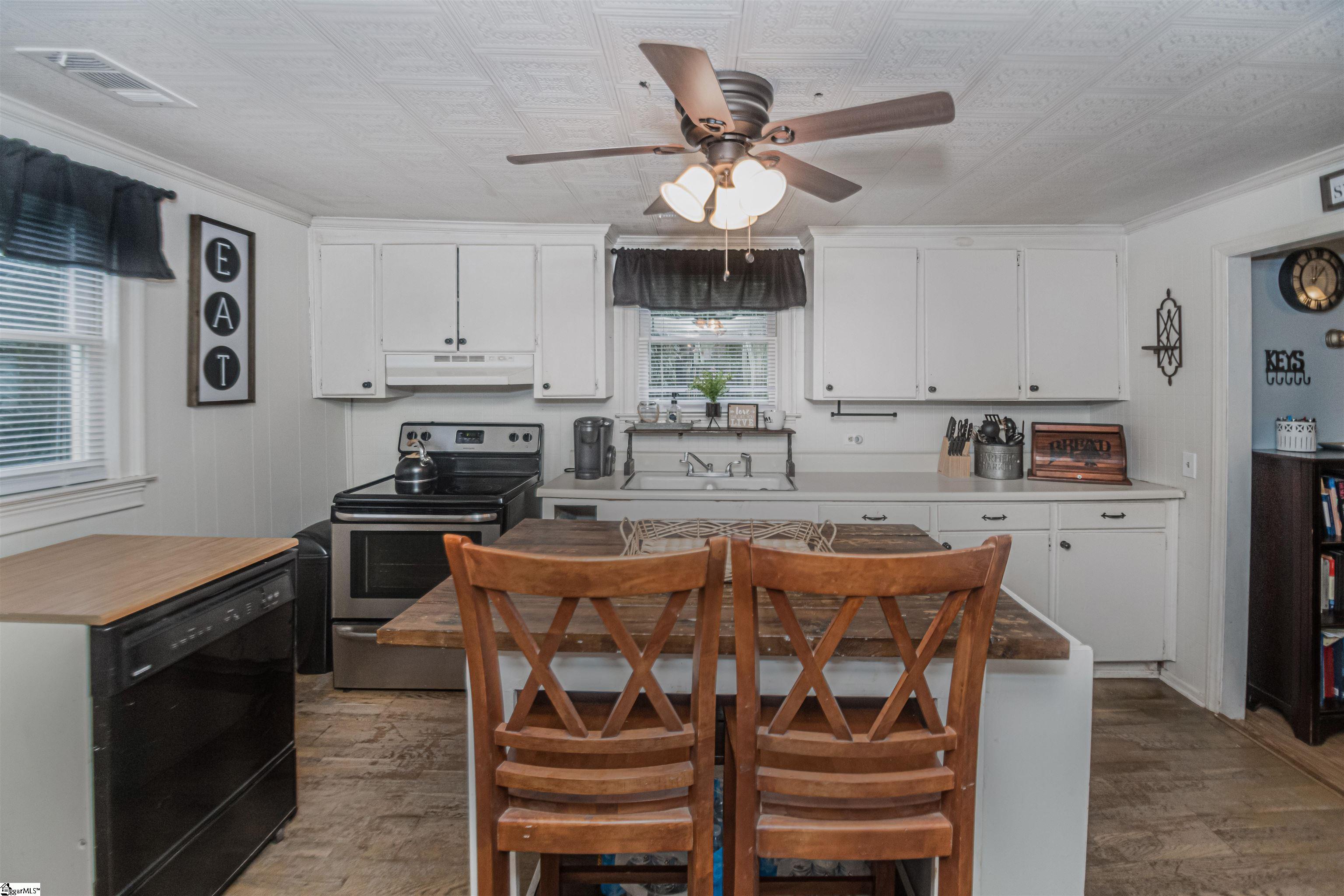 106 W Chapman Road