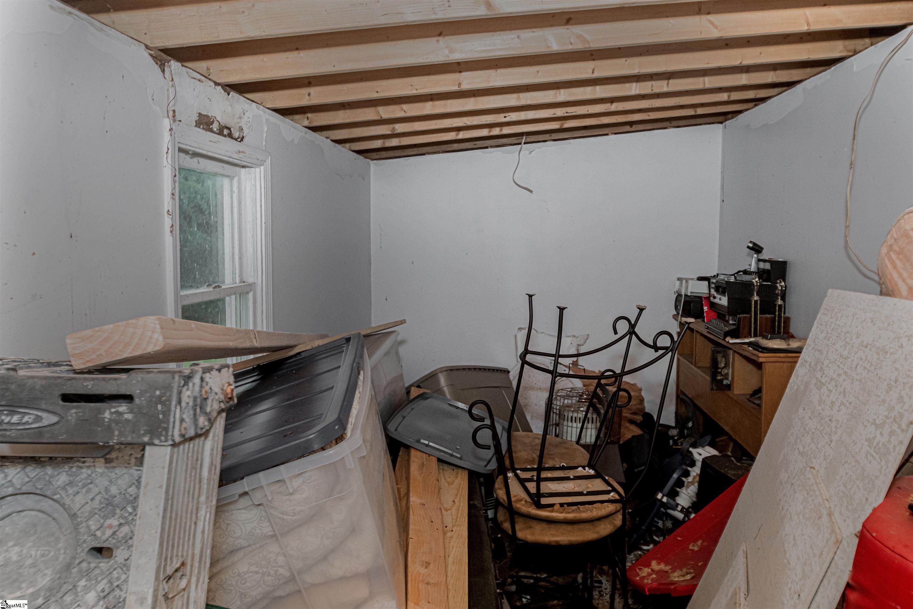 106 W Chapman Road