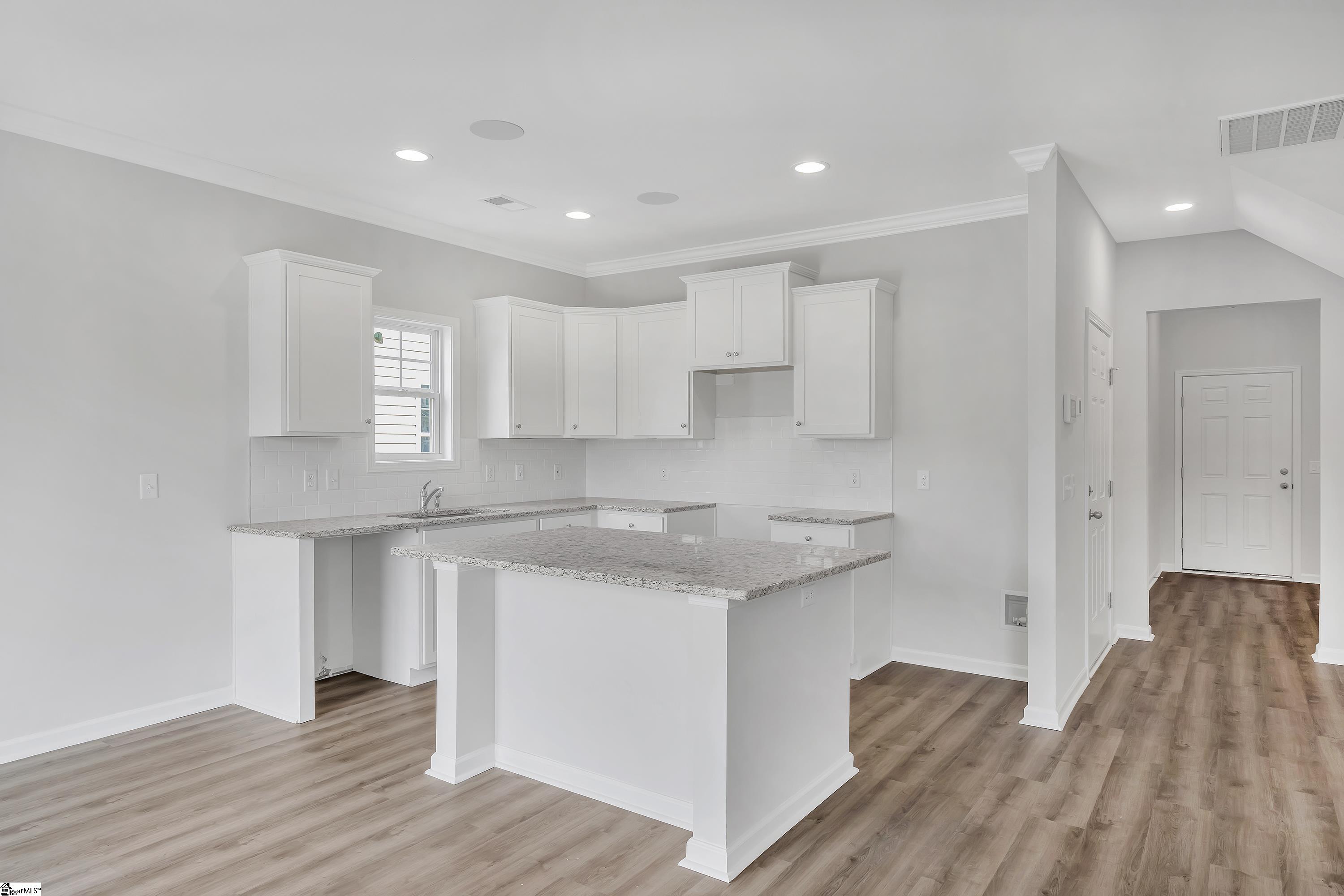 1043 Silverbend Trail