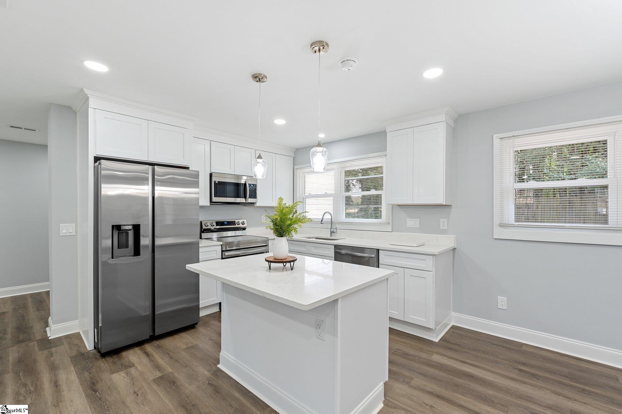 407 E Dorchester Boulevard