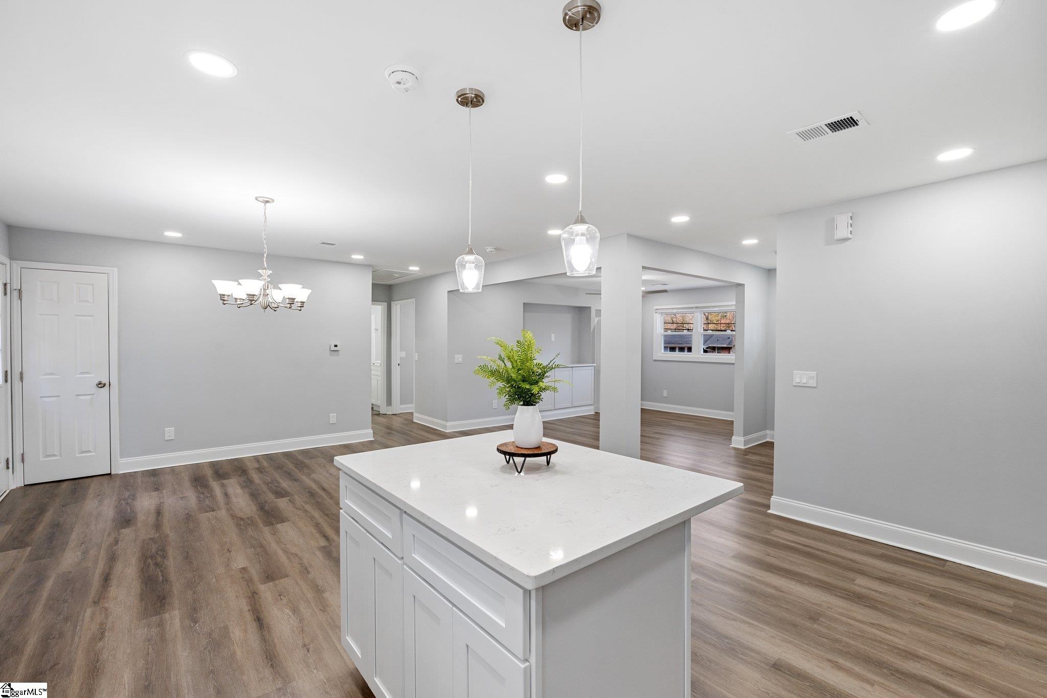 407 E Dorchester Boulevard