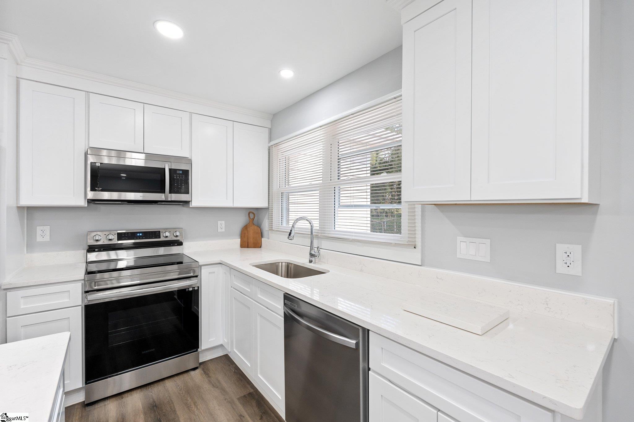 407 E Dorchester Boulevard