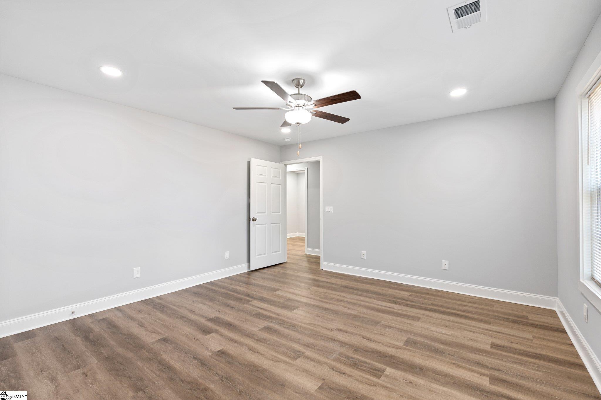 407 E Dorchester Boulevard