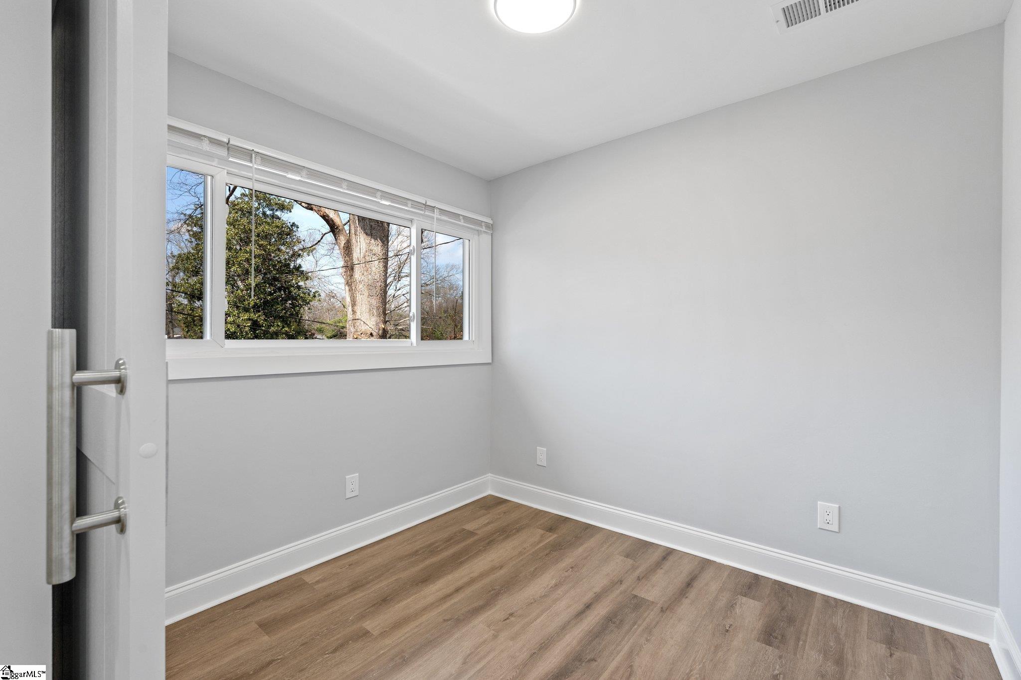 407 E Dorchester Boulevard