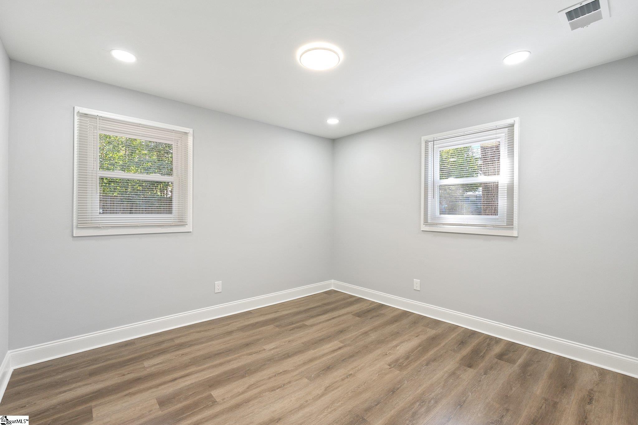 407 E Dorchester Boulevard