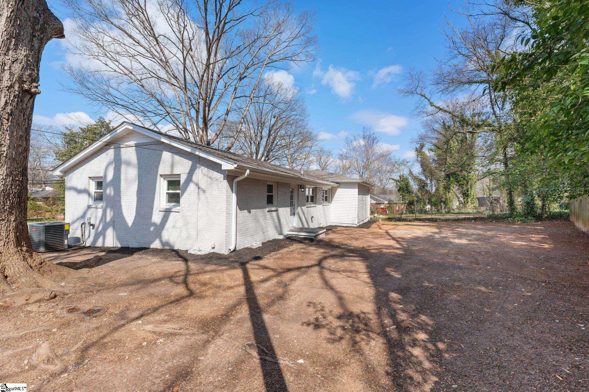 407 E Dorchester Boulevard