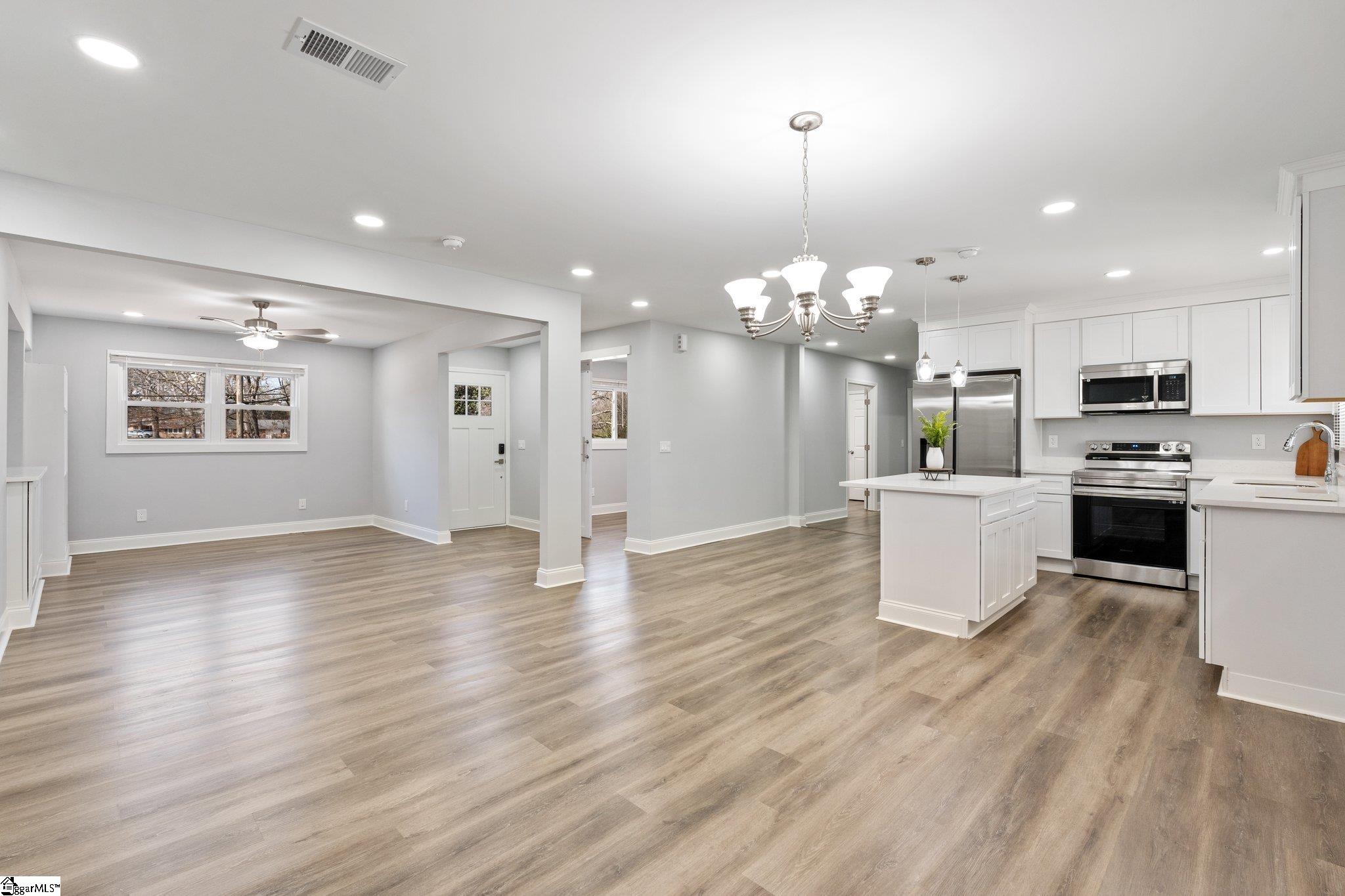 407 E Dorchester Boulevard