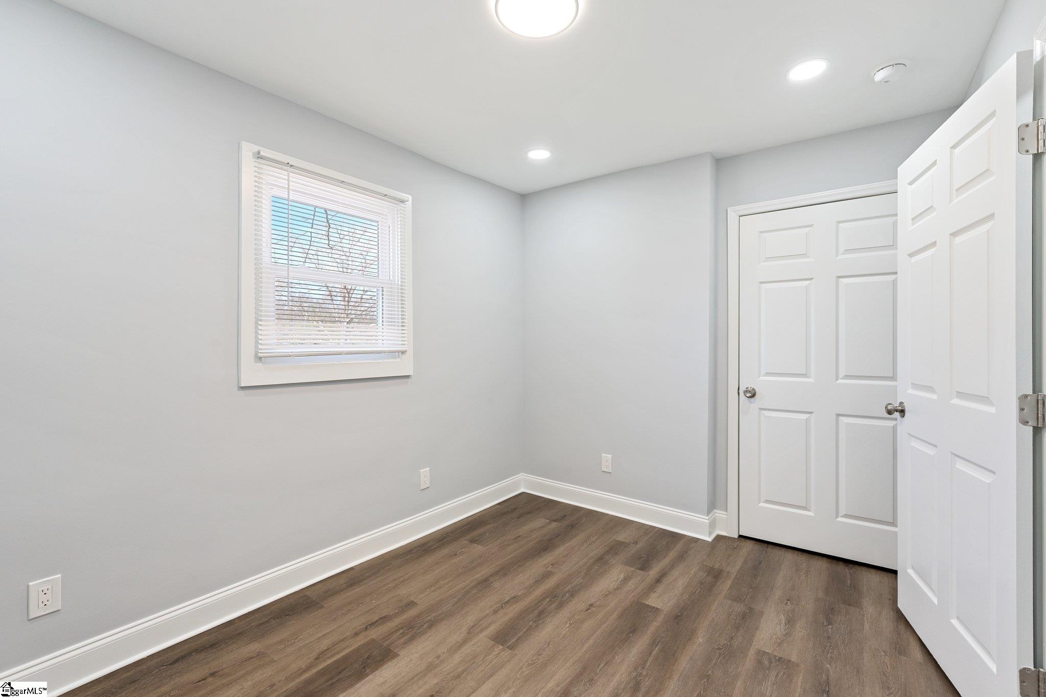 407 E Dorchester Boulevard