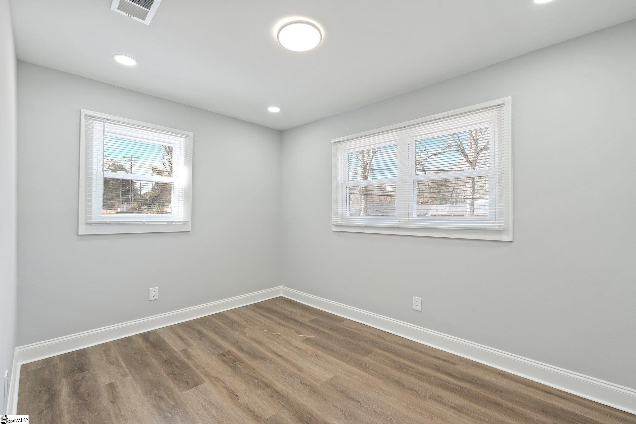 407 E Dorchester Boulevard