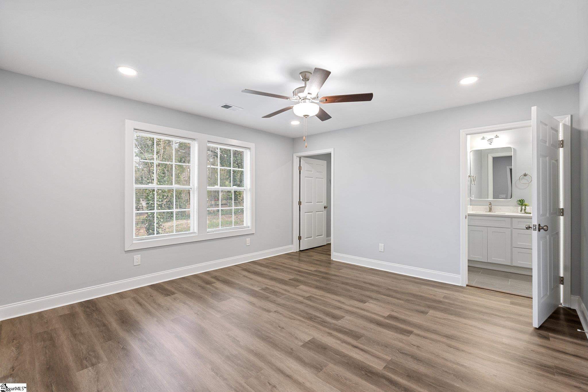 407 E Dorchester Boulevard