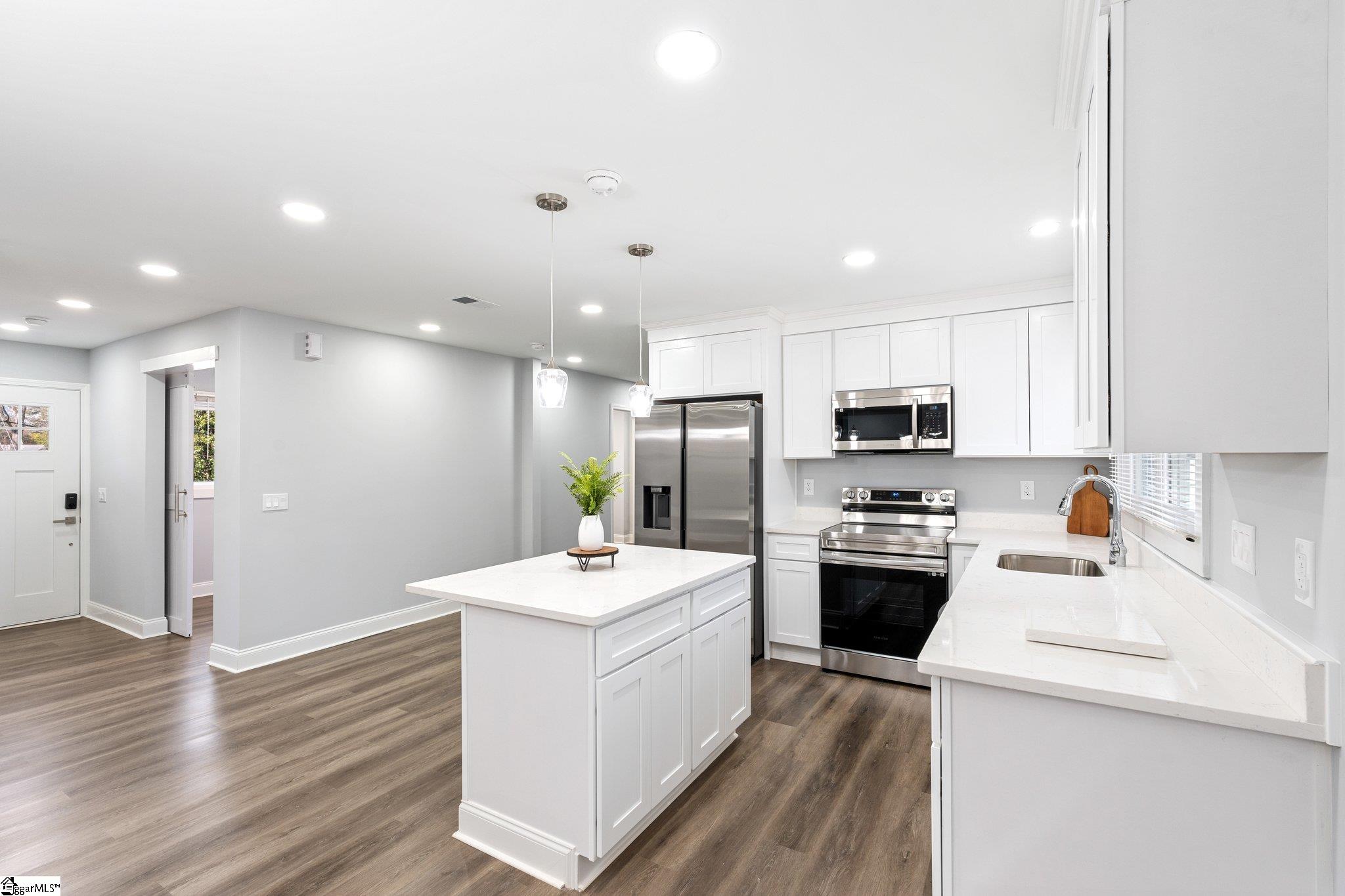 407 E Dorchester Boulevard