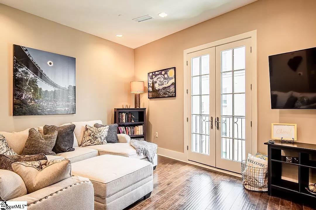 121 Rhett Street Unit 402 Unit: Unit # 402