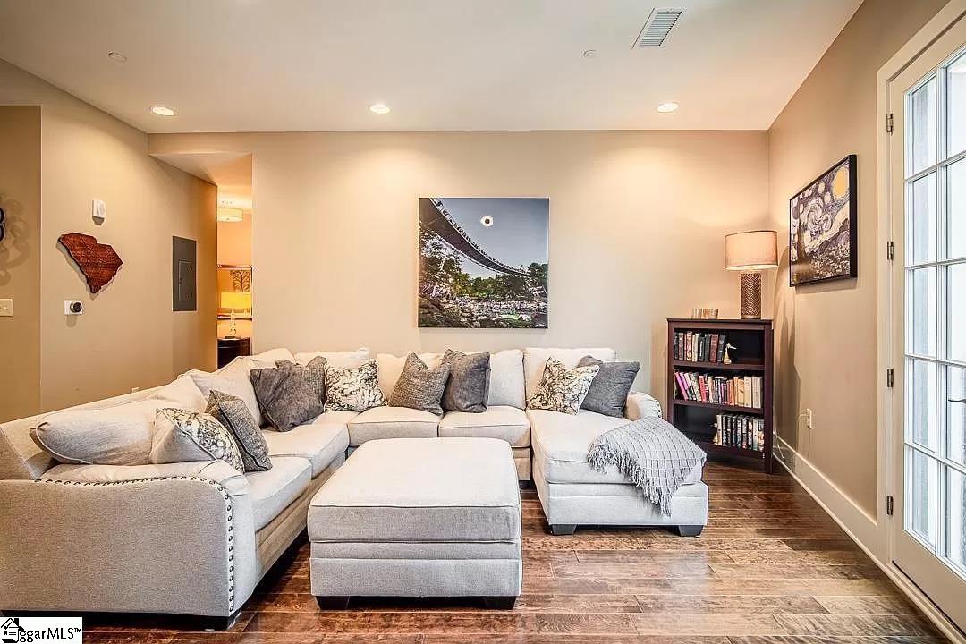 121 Rhett Street Unit 402 Unit: Unit # 402