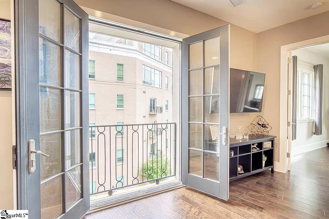 121 Rhett Street Unit 402 Unit: Unit # 402