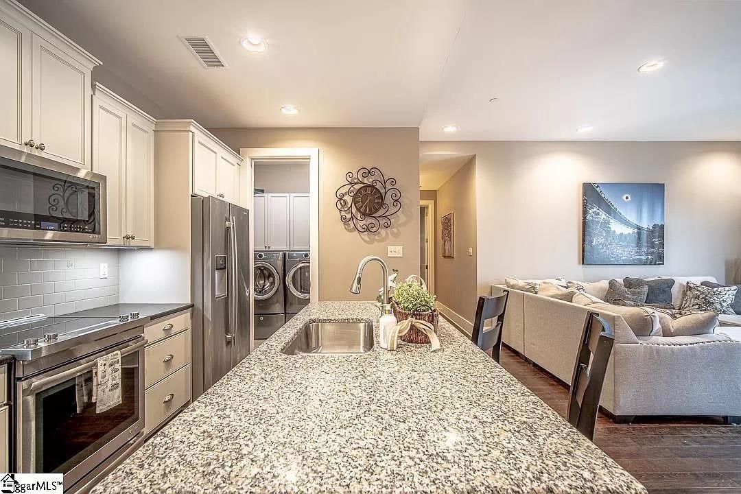 121 Rhett Street Unit 402 Unit: Unit # 402