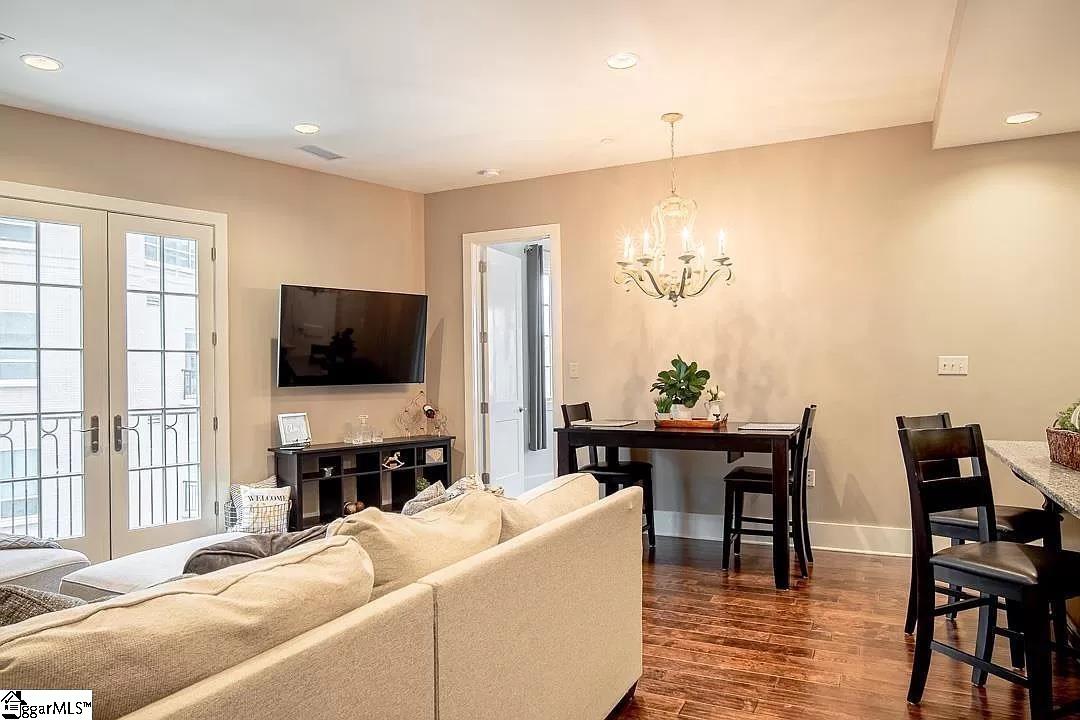 121 Rhett Street Unit 402 Unit: Unit # 402