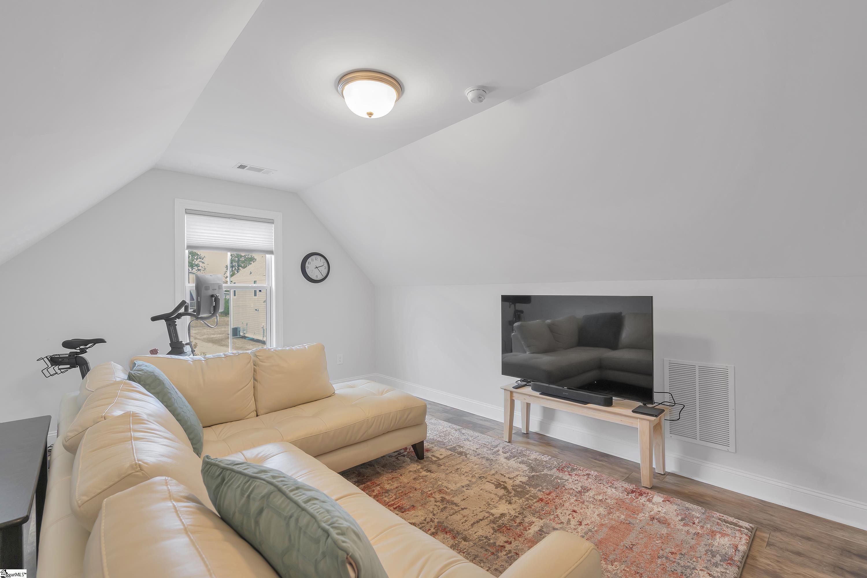1012 Cortland Valley