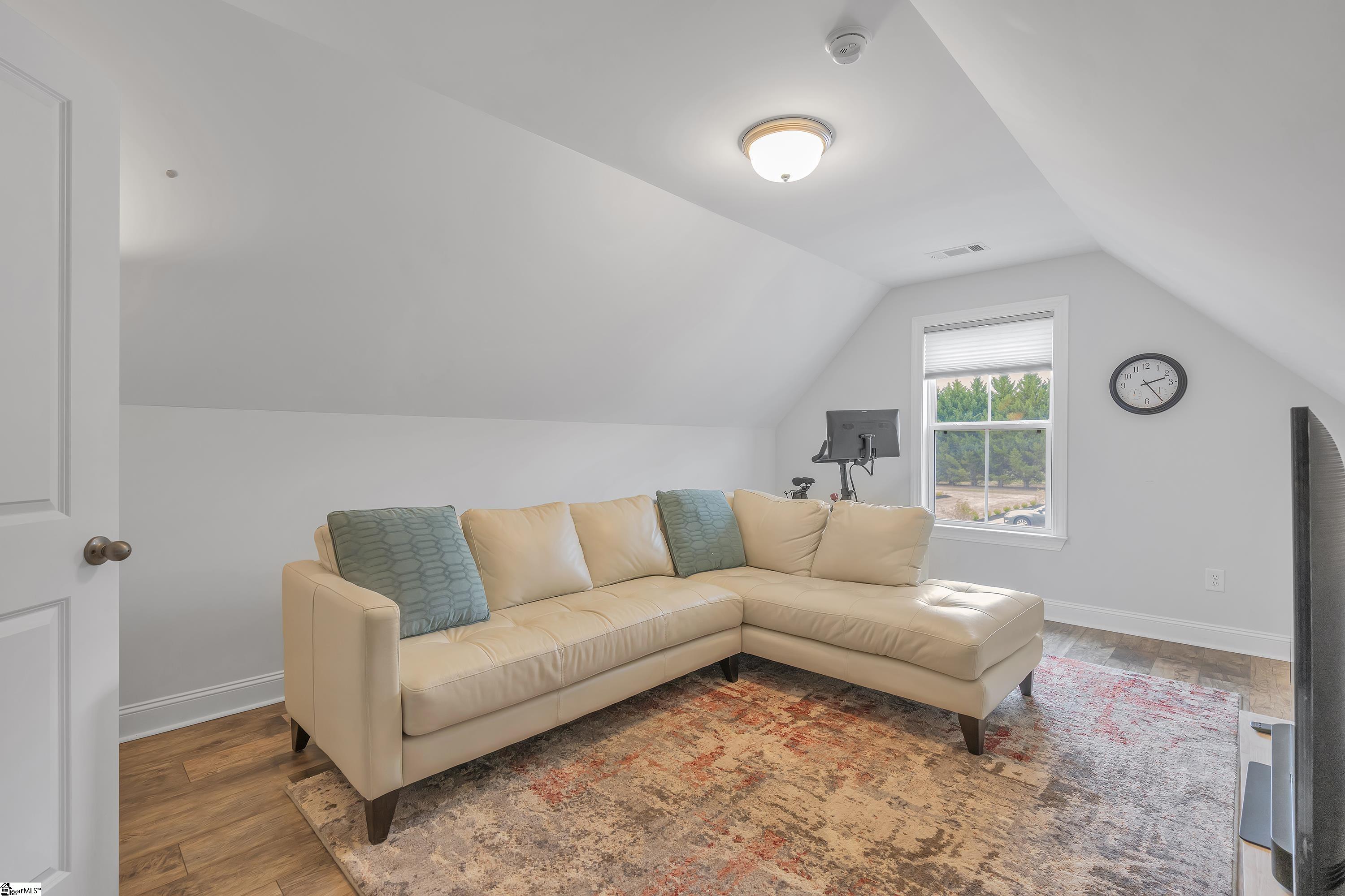 1012 Cortland Valley