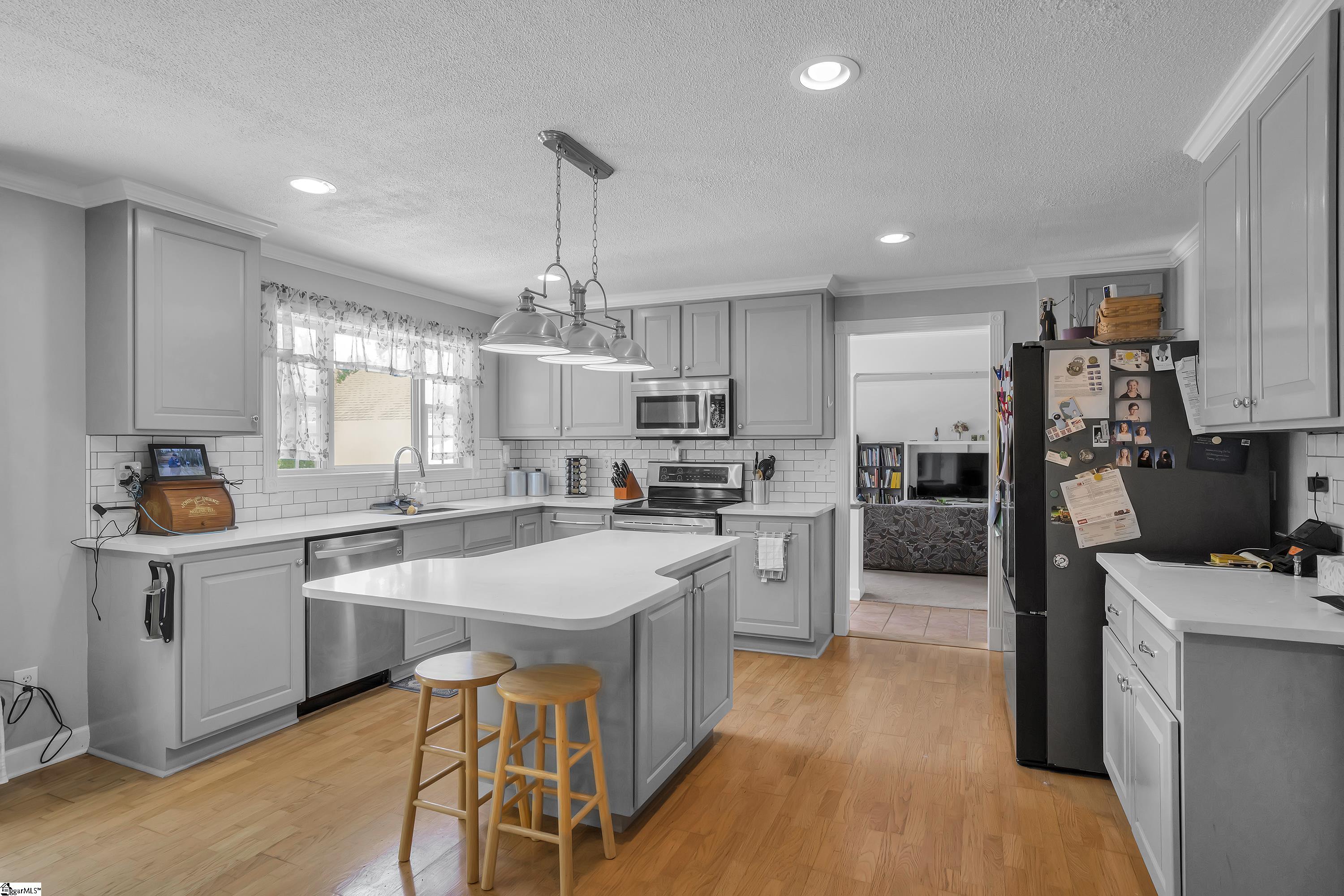 323 Rollingwood Drive