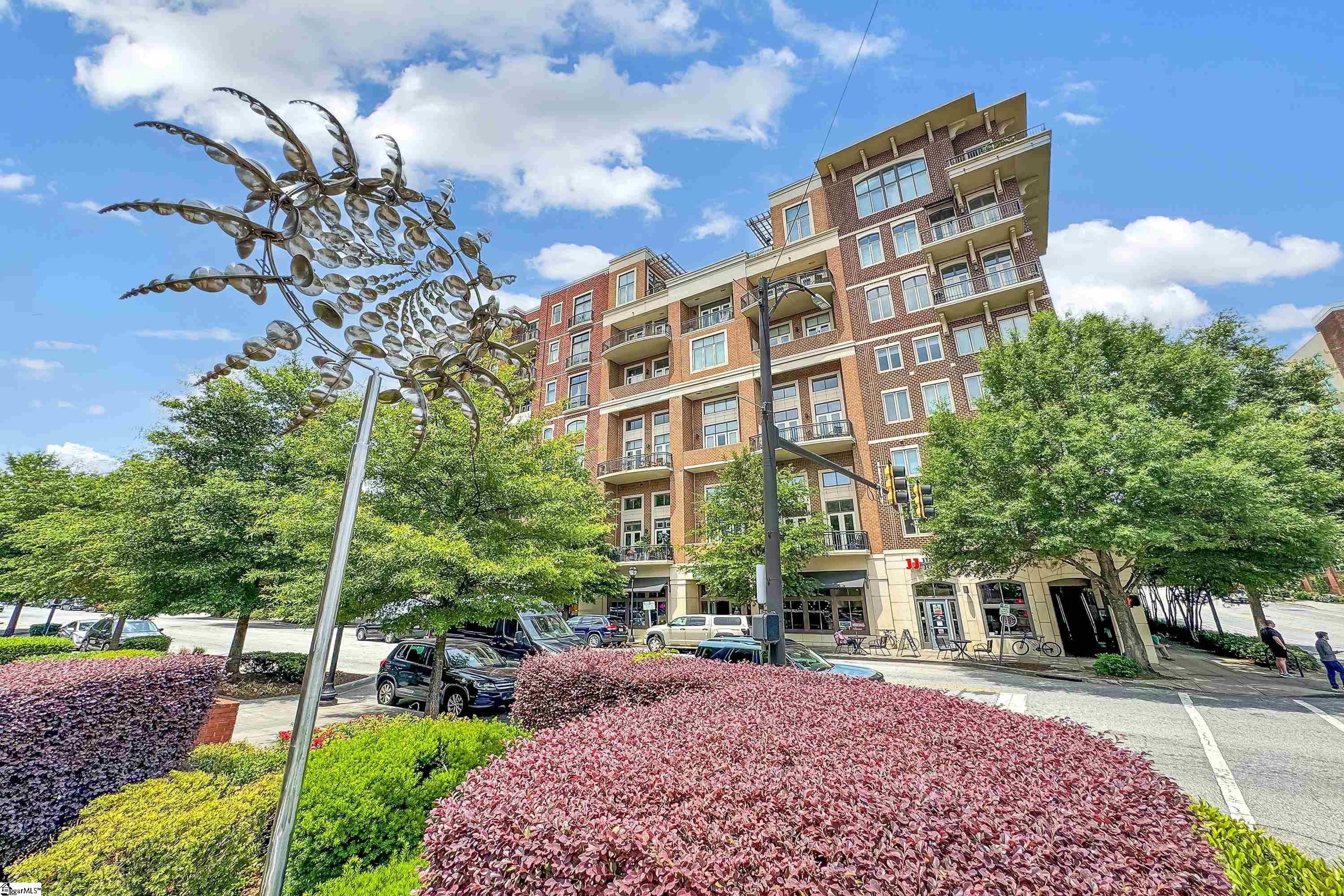 111 E Mcbee Avenue Unit 203