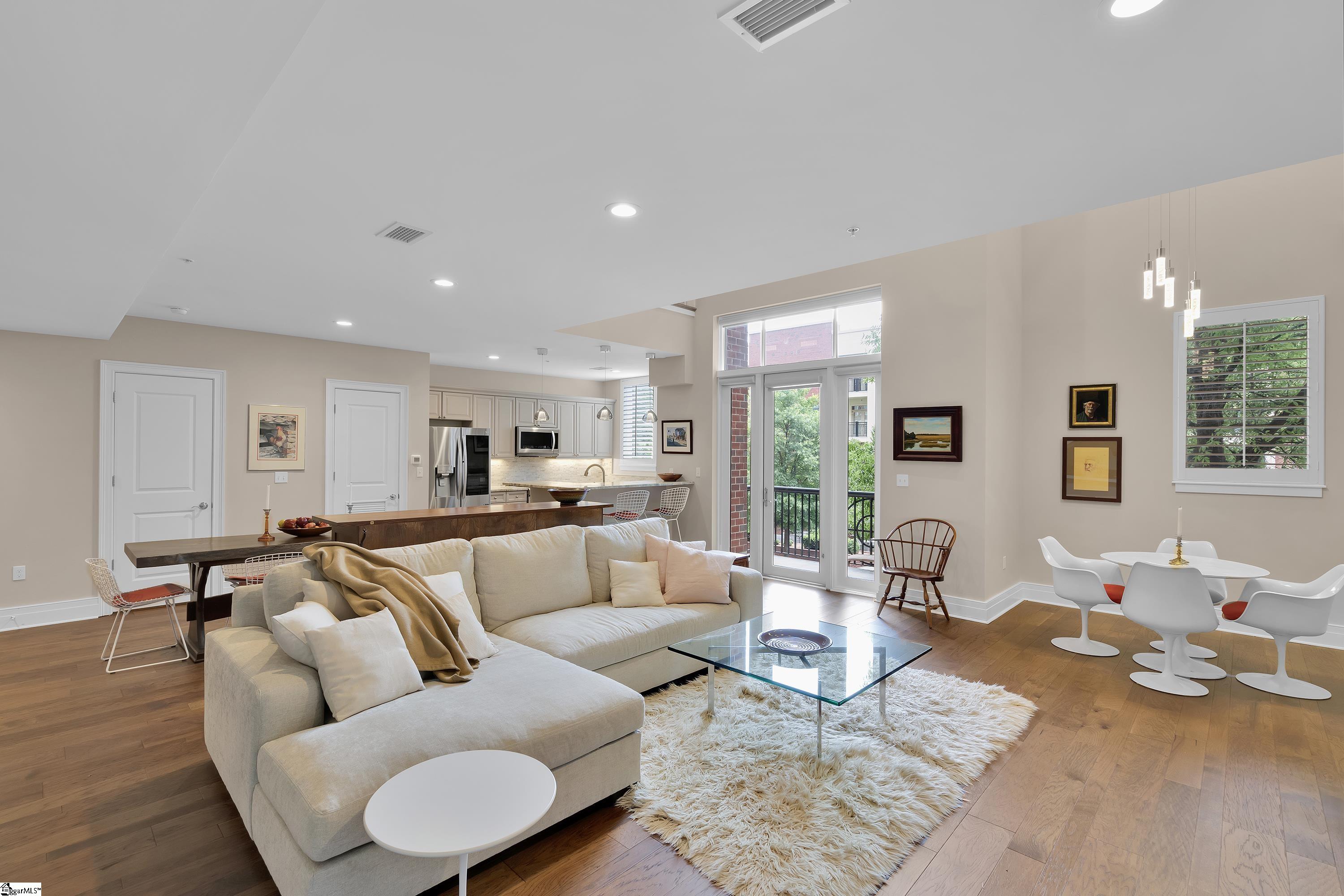 111 E Mcbee Avenue Unit 203