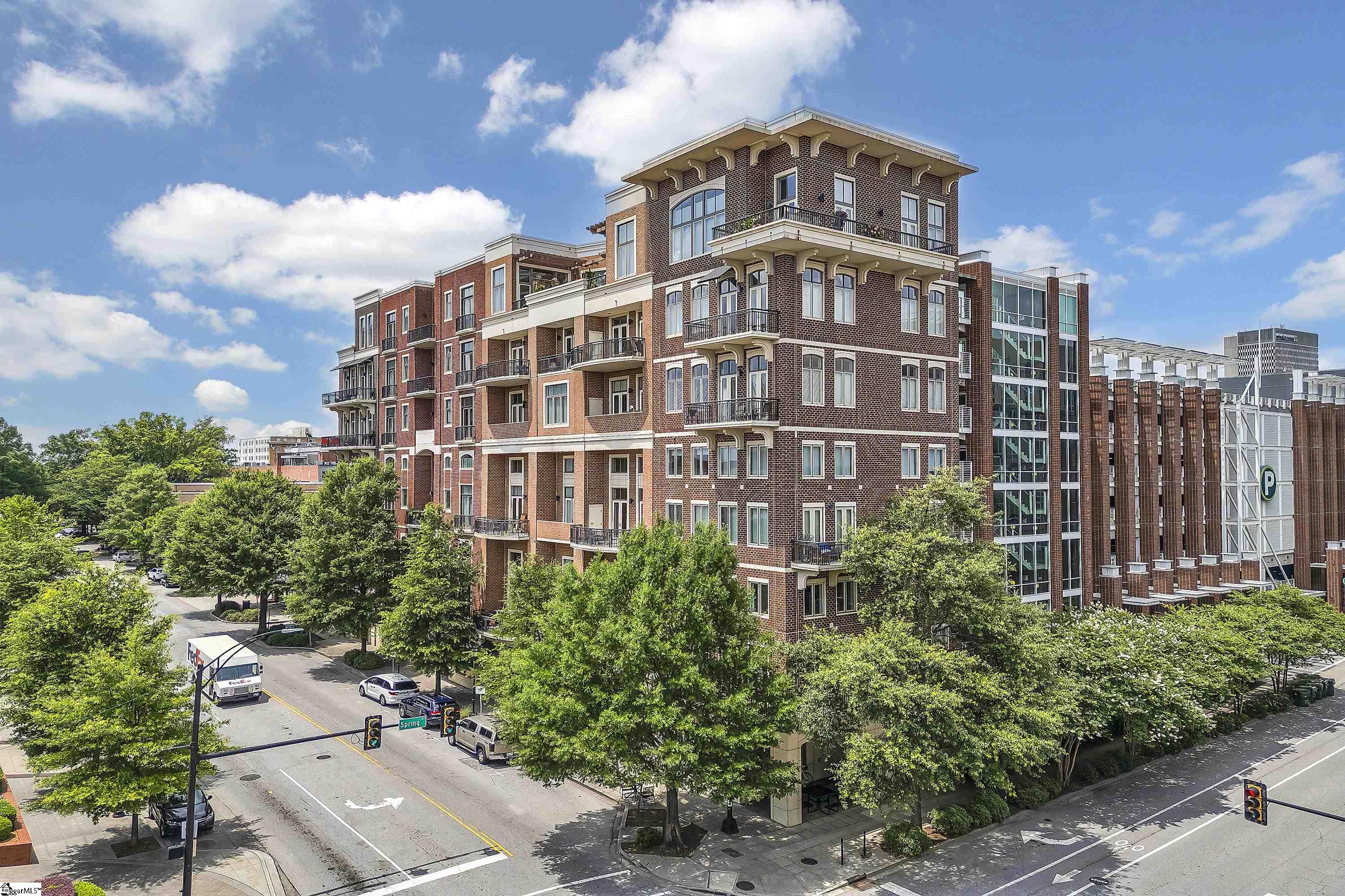 111 E Mcbee Avenue Unit 203